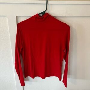 St John Women's 8 Turtleneck Lightweight Long Sleeve Top.